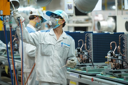 L’indice PMI du Vietnam frôle les 55 points en mai